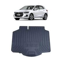 Tapete de Porta Malas Tipo Protetor Bandeja Chevrolet Onix Hatch 2020 a 2022 Preto Impermeável com Bordas Requinte