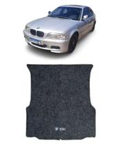 Tapete do Porta Malas Carpete BMW 330I 1998 a 2004 com Logo Bordado Grafite-500.653GRF Tapete do Porta Malas Carpete BMW 330I 1998 a 2004 com Logo Bordado Grafite-500.653GRF