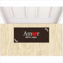 Tapete Emborrachado Amor Mora Aqui 70X30 cm Varias Cores.