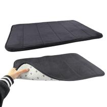 Tapete Fofinho Soft para Banheiro Antiderrapante 40x60cm veludo fofinho detalhes absorção de agua - Preto