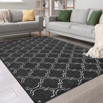 Tapete Moderno Chicrug Shag Geométrico - 160x200cm Cinza Escuro/Branco