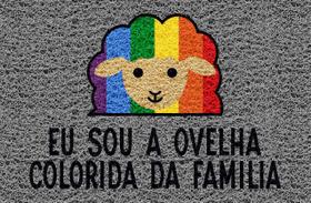 Tapete para apartamento Ovelha colorida da família LGBT 60x40cm Tapete para apartamento Ovelha colorida da família LGBT 60x40cm