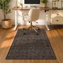 Tapete para Cadeira JTJ 91x122cm Chenille Baixa Pelagem Marrom Escuro com Estampa Floral Tapete para Cadeira JTJ 91x122cm Chenille Baixa Pelagem Marrom Escuro com Estampa Floral
