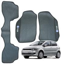 Tapete para Fox 2003 a 2014 Borracha Preto com Detalhe Grafite 3 Peças Jogo Tapete Automotivo