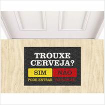 Tapete para porta divertido, trouxe cerveja.