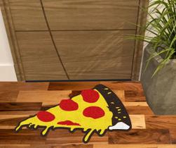 Tapete pedaço de pizza no formato, tapetes diferentes e temáticos. Tapete pedaço de pizza no formato, tapetes diferentes e temáticos.