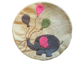 Tapete Pelúcia Elefante 90cm x 90cm Redondo Decorativo Quarto Infantil Base Emborrachado - Palha