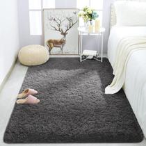 Tapete Shaggy Area Merelax 90x150 cm de pelúcia cinza escuro