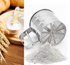 Tapioqueira Caneca Polvilhadora Peneira Com Gatilho Manual Aço Inox 250g Multiuso Cozinha Farinha Tapioca Canela Açúcar Chocolate em Pó