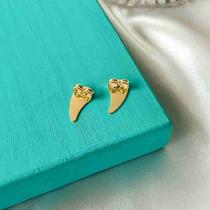 Tarraxa vírgula ear cuff banhado a ouro 18k Tarraxa vírgula ear cuff banhado a ouro 18k