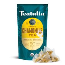 Teatulia Chá de Camomila Orgânico em Sachês Piramidais (50 sachês) com flor inteira e folha inteira. 100% compostável e cultivado de forma sustentável no Egito. Chá de camomila herbal sem cafeína - calmante para a hora de dormir Teatulia Chá de Camomila Orgânico em Sachês Piramidais (50 sachês) com flor inteira e folha inteira. 100% compostável e cultivado de forma sustentável no Egito. Chá de camomila herbal sem cafeína - calmante para a hora de dormir
