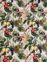 Tecido Estampado de Floral e Frutas no Fundo Verde-Claro 50x150cm