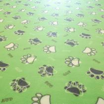 Tecido Malha Soft Estampada Patas Cinza e Branco Fundo Verde Tecido Malha Soft Estampada Patas Cinza e Branco Fundo Verde