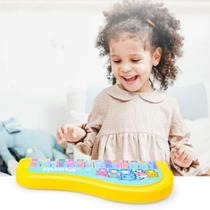 Teclado Piano Baby Infantil Musical Com Luz Bichinhos Melodias Amarelo