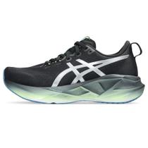 Tênis ASICS Novablast 5 Luxe - Feminino - Dourado/Preto Tênis ASICS Novablast 5 Luxe - Feminino - Dourado/Preto