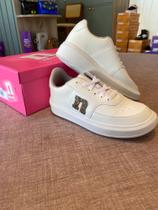 Tênis Branco com detalhe de onça