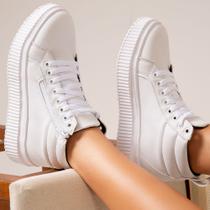 Tenis Branco Feminino Cano Medio Com Sola Alta Tratorada Tenis Branco Feminino Cano Medio Com Sola Alta Tratorada