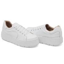 Tenis Casual em Couro Feminino com Detalhe Lateral e Sola Plataforma Leve