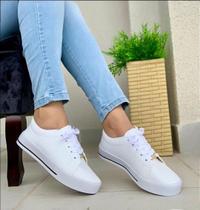 Tênis Casual Preto e Branco com Listra Preta Tênis Casual Preto e Branco com Listra Preta