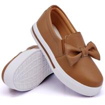 Tenis Casual Slip On Amanda Block com Laço e Sola Alta Reta Detalhe Listra