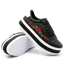 Tenis Casual Yoyo Store Detalhe Bordado Flor e Sola Alta Reta com Listras Tenis Casual Yoyo Store Detalhe Bordado Flor e Sola Alta Reta com Listras