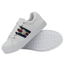 Tênis Dk Use Shoes Com Coração de Pedrarias e Cadarço Bico Redondo Tênis Dk Use Shoes Com Coração de Pedrarias e Cadarço Bico Redondo