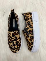 Tênis Feminino Casual Slip On em Couro e Pelos Sintéticos - Parô Cool - Animal Print Onça Tênis Feminino Casual Slip On em Couro e Pelos Sintéticos - Parô Cool - Animal Print Onça