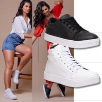 Tênis Feminino Preto Casual + Bota Feminina Branca: Uma Combinação De Contrastes De Estilo. Tênis Feminino Preto Casual + Bota Feminina Branca: Uma Combinação De Contrastes De Estilo.