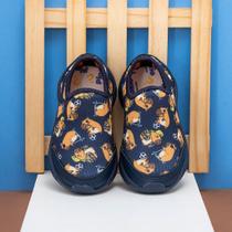 Tênis Infantil Slip-On Pinokio Com Estampa De Capivara - Conforto E Estilo - Calce Fácil Tênis Infantil Slip-On Pinokio Com Estampa De Capivara - Conforto E Estilo - Calce Fácil