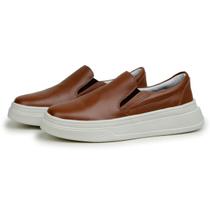 Tênis Masculino Slip On Até 46 Couro Avalon Kane em Couro Whisky Tênis Masculino Slip On Até 46 Couro Avalon Kane em Couro Whisky