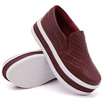 Tenis Slip On Casual Amanda Block com Textura Costura Matelasse e Sola Alta Reta