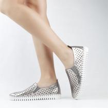 Tênis Slip On Furadinho Couro Tênis Slip On Furadinho Couro