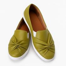 Tênis slip on sola baixa detalhe nó cor verde musgo Tênis slip on sola baixa detalhe nó cor verde musgo