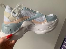 Tênis Sneaker Natalia Branco com azul Bebe com detalhes Salmão