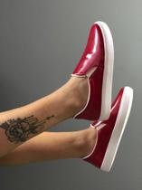 Tênis verniz molhado vermelho Tênis verniz molhado vermelho