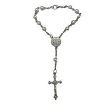 Terço com Crucifixo Prateado Conta 6 mm cor pérola Terço com Crucifixo Prateado Conta 6 mm cor pérola