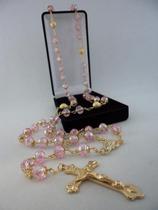 Terço cristal aust. rosa 8x6mm - p.n. dourado - folh. ouro