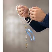Terço em Madeira com Contas Brancas de 8mm e Cordão Azul Claro - Nossa Senhora de Lourdes