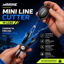 Tesoura Corta Linha Marine Mini Line Cutter MLC60 Retrátil em Aço Inox para Multifilamento, Monofilamento e Fluorcarbono Tesoura Corta Linha Marine Mini Line Cutter MLC60 Retrátil em Aço Inox para Multifilamento, Monofilamento e Fluorcarbono