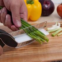 Tesoura de Cozinha 2 em 1 para cortar alimentos legumes - Yaay
