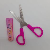 Tesoura Escolar Com Capa Protetora 12 cm - Kaz Tesoura Escolar Com Capa Protetora 12 cm - Kaz