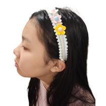 Tiara Infantil Mini Pompons Branco C/ Flores Coloridas