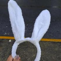 Tiara orelha coelho pelúcia