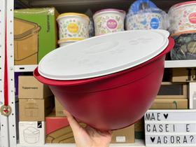 Tigela Tupperware Actualité 10 Litros - Cor Vinho com Tampa Branca Tigela Tupperware Actualité 10 Litros - Cor Vinho com Tampa Branca