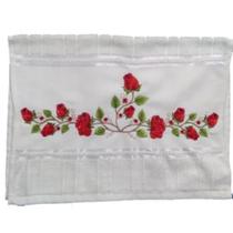 Toalha Bordada de Mão Lavabo com lindas Rosas na cor vermelha. Sem Barrado Toalha Bordada de Mão Lavabo com lindas Rosas na cor vermelha. Sem Barrado
