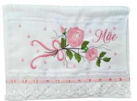 Toalha Bordada Lavabo De Mão Dia das Mães Presente Mãe. Buquê de Rosas e Laço Mãe Querida. Toalha Bordada Lavabo De Mão Dia das Mães Presente Mãe. Buquê de Rosas e Laço Mãe Querida.