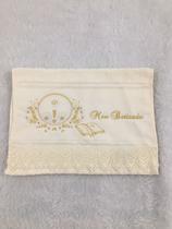 Toalha de lavabo Bordada em Dourado Meu Batizado - DaniBordados