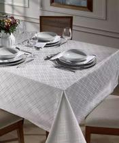 Toalha de Mesa Festa Natal Quadrada 4 Lugares Requinte II Dohler Prata Toalha de Mesa Festa Natal Quadrada 4 Lugares Requinte II Dohler Prata