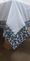 Toalha de mesa gabardine com barrado de 10 cm triangulo preto - Magic