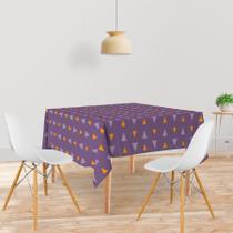 Toalha De Mesa Quadrada 4 Lugares Tecido Oxford Triângulos Roxo e Amarelo - 140x140cm